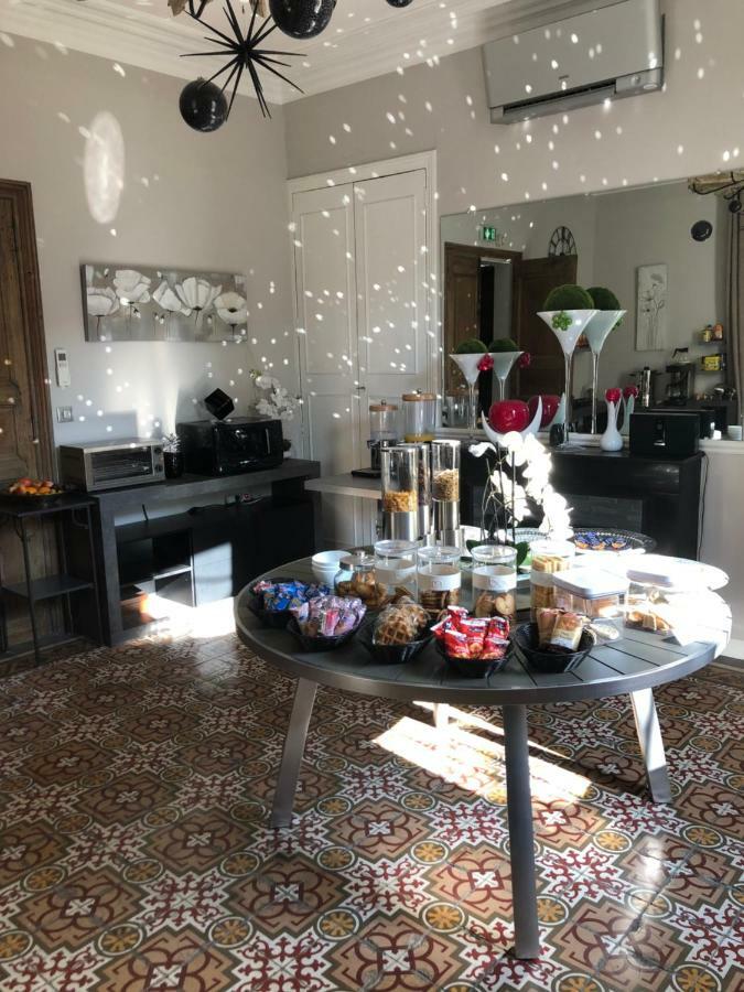 Hotel Le Lys D'Or Vauvert Dış mekan fotoğraf