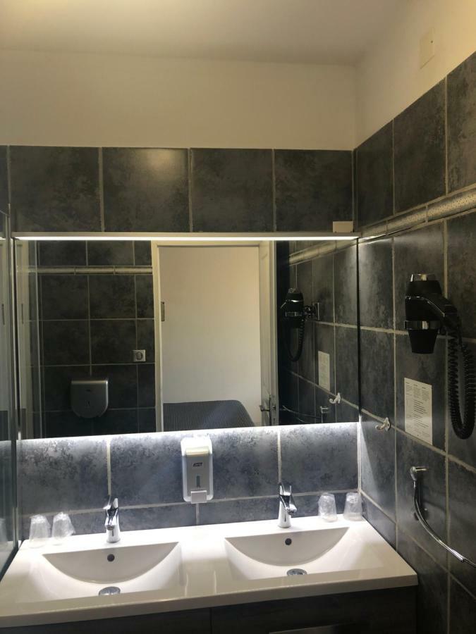 Hotel Le Lys D'Or Vauvert Dış mekan fotoğraf